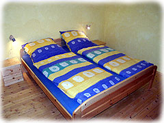 Schlafzimmer mit Doppelbett